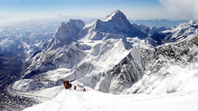 Fakta Mencengangkan dari Puncak Gunung Everest